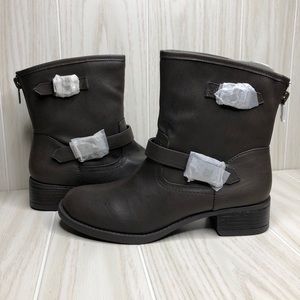 Wild Pair Othello Boots Size 8